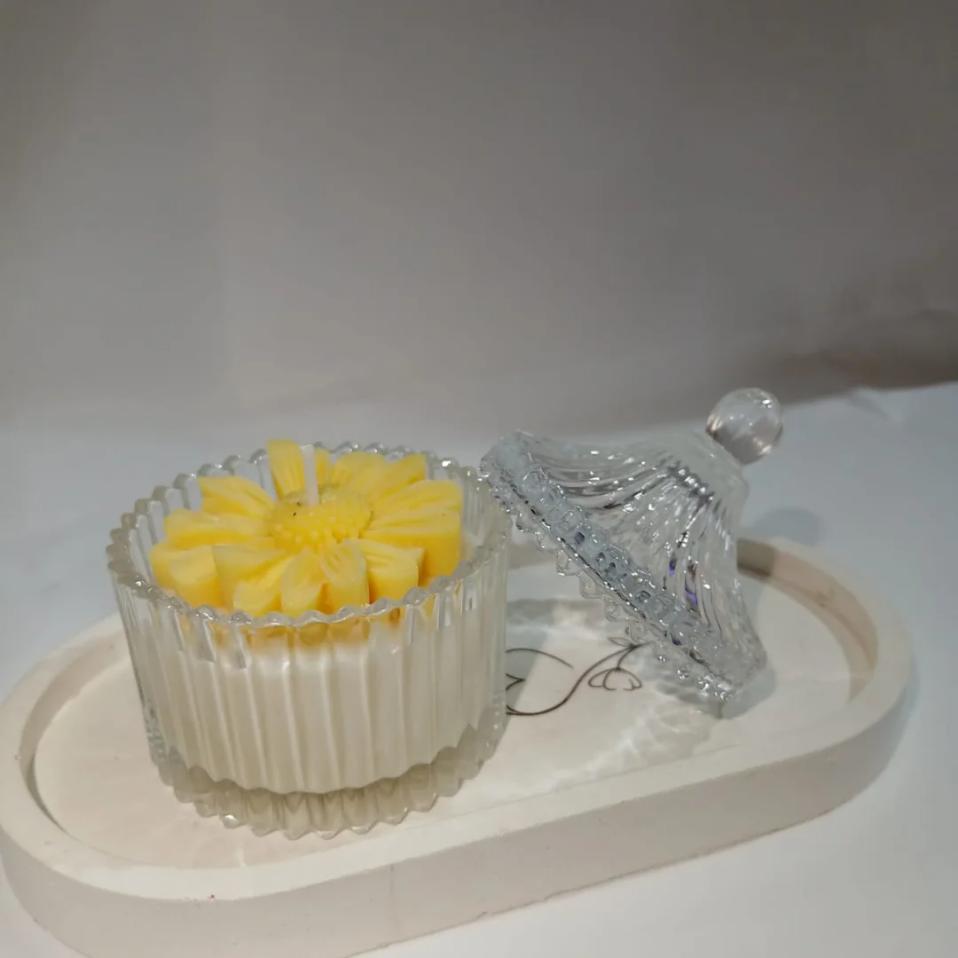 Vela de soja en frasco de vidrio con tapa